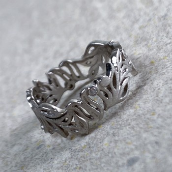 14 kt hvidguld fingerring, fra Lilja serien med 13 Diamanter Wesselton SI